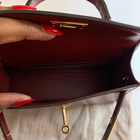 Elegant Burgundy Handbag - Picture 7 of 7